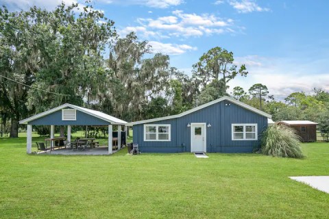 This Cozy Riverfront Cabin In Florida You'll Never Want To Leave