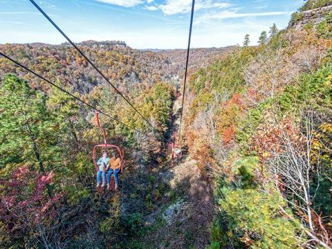 This Kentucky Skylift Ride Leads To The Most Stunning Fall Foliage You've Ever Seen
