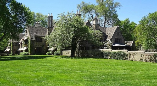 Not Many People Realize This Incredible Mansion Is Hiding Near Detroit