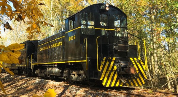 This Alabama Train Ride Leads To The Most Stunning Fall Foliage You’ve Ever Seen