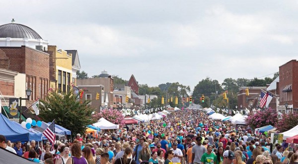 If There’s One Fall Festival You Attend In North Carolina, Make It The Lincoln County Apple Festival