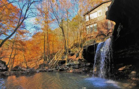 This Waterfall Wilderness VRBO Retreat In Arkansas Is One Of The Coolest Places To Spend The Night