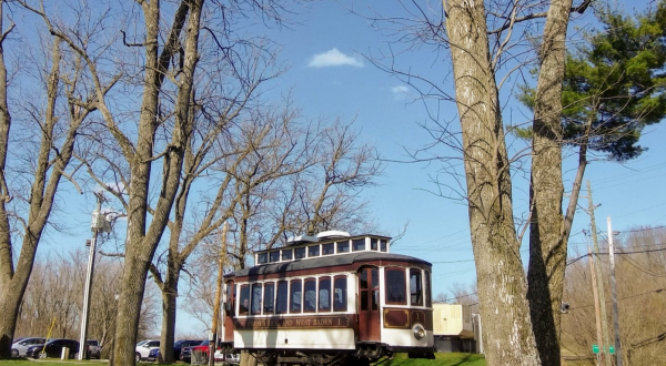 3 Charming Small Towns In Indiana With Historic Trolley Tours