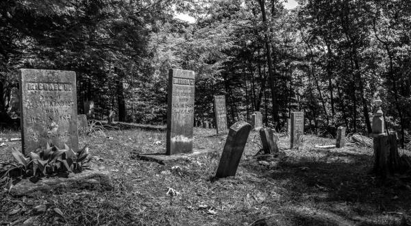 This Might Be The Most Haunted Cemetery In Ohio, And We Dare You To Visit