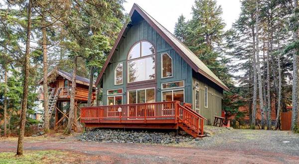 The Whole Family Will Love A Visit To This Adorable Mountainside Cabin In Alaska