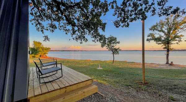 Paradise On Lake Texoma Is An Amazing, Luxury ‘Glampground’ In Texas