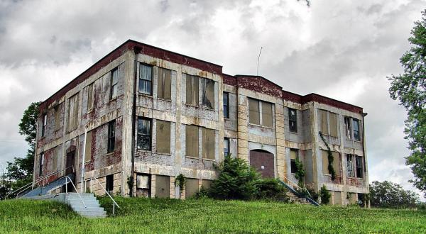 15 Abandoned Places in West Virginia That’ll Give You Goosebumps