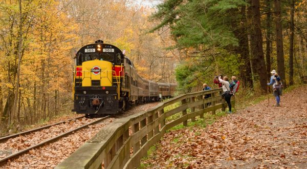 This Ohio Train Ride Leads To The Most Stunning Fall Foliage You’ve Ever Seen