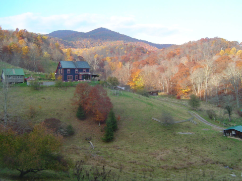 This 100-Acre Sheep Farm VRBO In West Virginia Is One Of The Coolest Places To Spend The Night