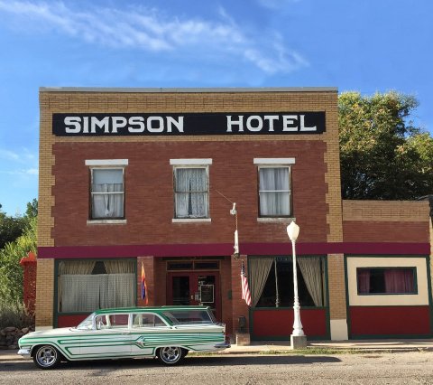 A Historic Inn Right On Main Street In Duncan, The Simpson Hotel Is The Perfect Way To Experience Small-Town Arizona