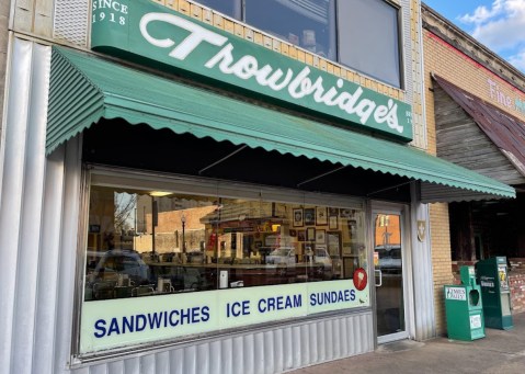 The Oldest Operating Ice Cream Shop In Alabama Has Been Serving Mouthwatering Sandwiches And Ice Cream For Almost 105 Years