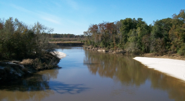 Few People Know One Of Mississippi’s Most Popular Rivers Is Hiding A Dark And Terrifying Secret