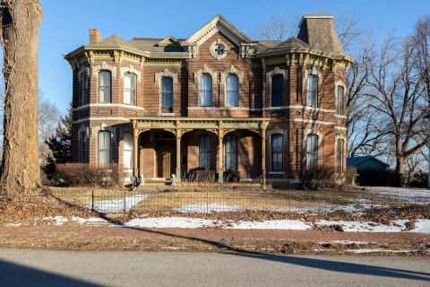 It's Halloween All Year Round At This Magical Castle Vrbo In Missouri