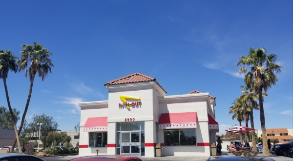 The Oldest Operating In-N-Out Burger In Nevada Has Been Serving Mouthwatering Burgers And Ice Cream Shakes For 30 Years