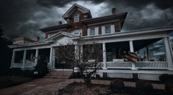 It’s Halloween All Year Round At This Haunted Bed & Breakfast Vrbo In Pennsylvania