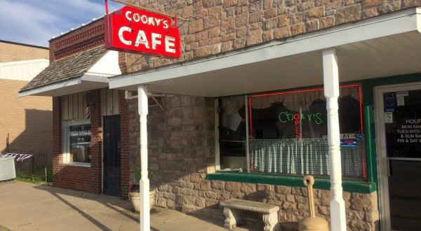 Locals Can’t Get Enough Of The Homemade Pies At Cooky’s Cafe In Missouri