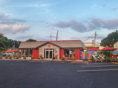 Roll Up Your Sleeves And Feast On Succulent Ribs At Li'l Willy's BBQ In Illinois