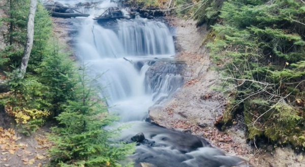 The Ultimate Bucket List For Anyone In Michigan Who Loves Waterfall Hikes