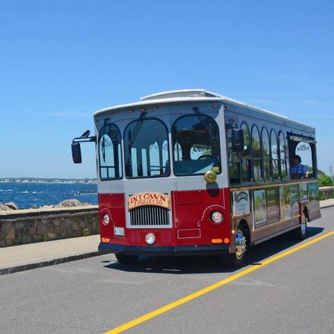 3 Charming Small Towns In Maine With Historic Trolley Tours
