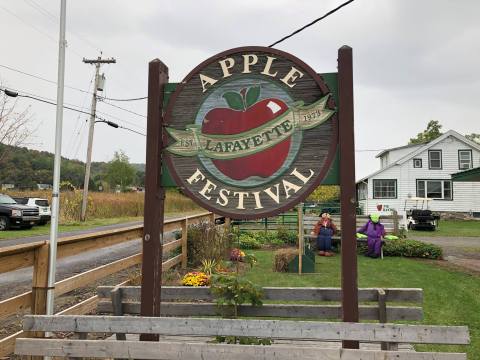 Every Fall, This Tiny Town In New York Holds One Of The Best And Oldest Apple Festivals In The State