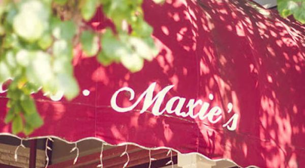 Maxie’s Restaurant And Lounge Has Been Serving Up The Best Burgers In Iowa Since 1967