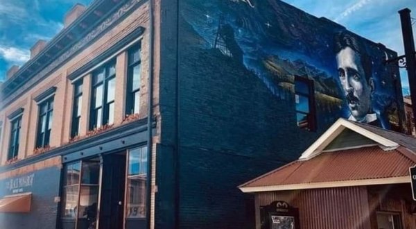 The History Behind This Remote Hotel In Colorado Is Both Eerie And Fascinating