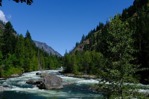 Few People Know One Of Washington's Most Popular Rivers Is Hiding A Dark And Terrifying Secret