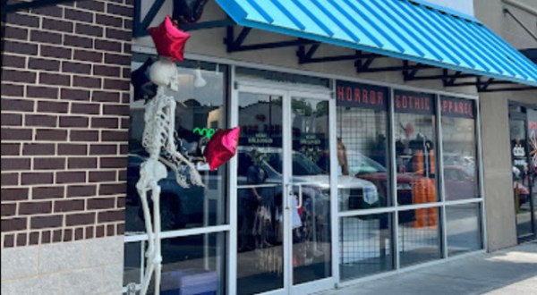 The Epic Halloween Store In Alabama That Gets Better Year After Year