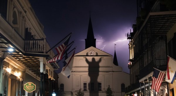 This Is The Absolute Best Town In Louisiana To Visit During The Halloween Season