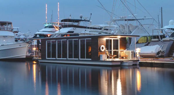 You’ll Want To Drift Away To Paradise On This Modern Houseboat Rental In Florida