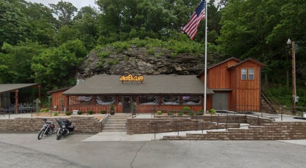 This Cliffside Restaurant In Missouri Offers A Dining Experience Like No Other