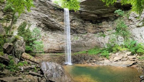 The .3-Mile Hike To Ozone Falls In Tennessee Is Short And Sweet