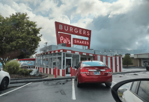 The Oldest Operating Pal's In Tennessee Has Been Serving Mouthwatering Burgers And Shakes For Over 65 Years