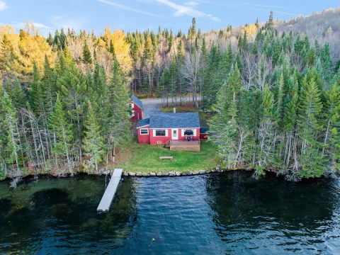 The Whole Family Will Love A Visit To This Adorable Lakeside Cabin In New Hampshire