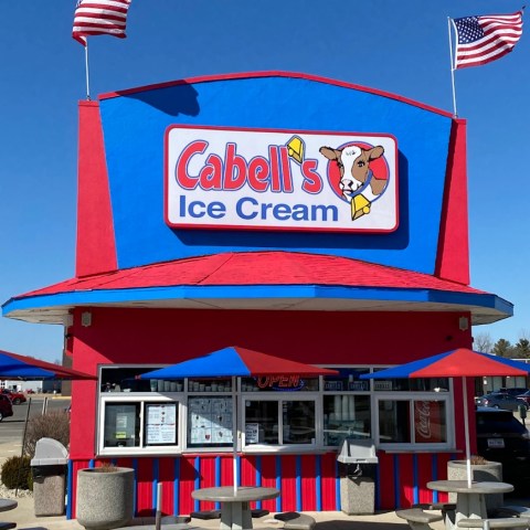 This Sugary-Sweet Ice Cream Shop In Indiana Serves Enormous Portions You’ll Love
