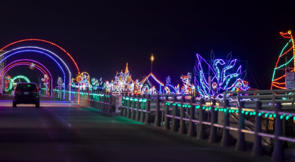5 Drive-Thru Christmas Lights Displays In Virginia The Whole Family Can Enjoy