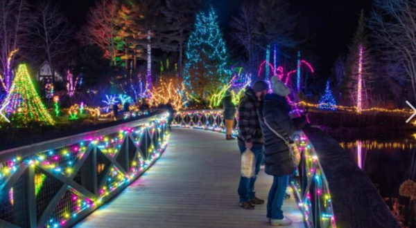 Maine’s Largest Walk-Thru Christmas Light Display Belongs At The Top Of Your Holiday Bucket List