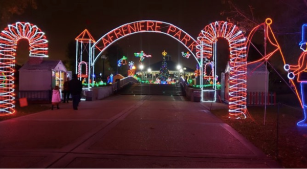 Drive Or Walk Through 10 Million Holiday Lights At Lafreniere Park In Louisiana