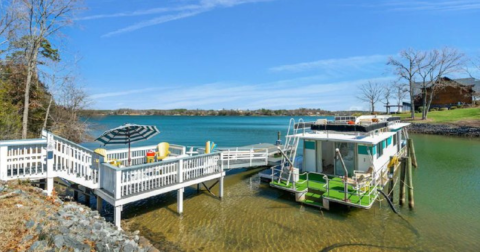 Get Away From It All With A Stay In These 5 Incredible South Carolina Houseboats