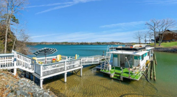 Get Away From It All With A Stay In These 5 Incredible South Carolina Houseboats