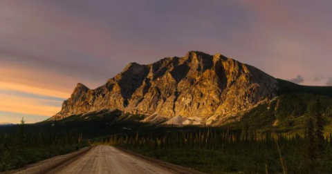 The Dalton Highway Practically Runs Through Half Of Alaska And It's A Beautiful Drive