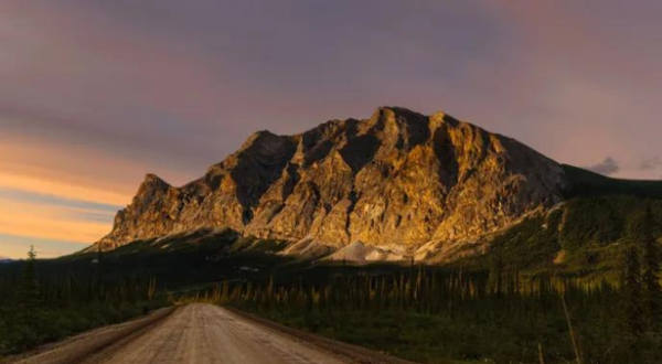 The Dalton Highway Practically Runs Through Half Of Alaska And It’s A Beautiful Drive