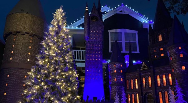 This Harry Potter-Themed Drive-By Christmas Lights Display In Texas Will Make Your Holiday Season Magical