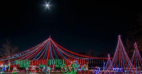 Elf Acres Is A Drive-Thru Christmas Light Park In Texas That’s Full Of Holiday Cheer