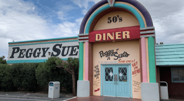 Order Peggy Sue’s Grandmother’s Home-Cooked Meatloaf At This Roadside Stop In Southern California