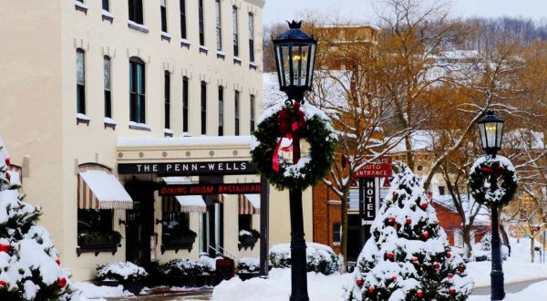 At Christmastime, This Pennsylvania Town Has The Most Enchanting Main Street In The Country