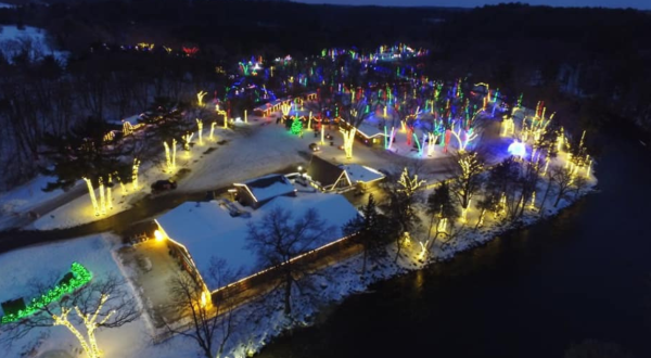The Light Tour At Sam’s Christmas Village In Wisconsin Is Positively Enchanting