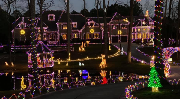 People Come From All Over To See This Massive Christmas Lights Display In North Carolina