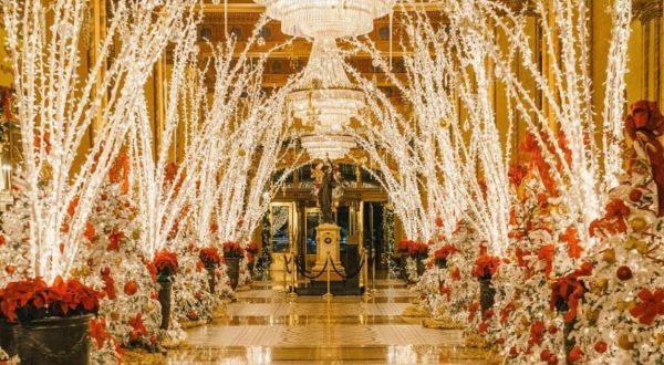 The Roosevelt Hotel Lobby Has One Of The Most Enchanting Christmas Displays In New Orleans