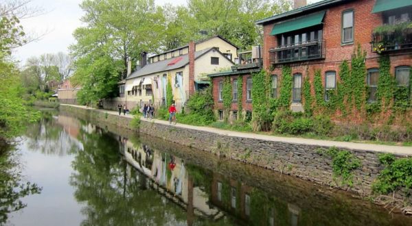 This Charming Canal Town In New Jersey Is Like Something From A Dream